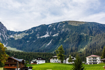 Fototapeta na wymiar view of the Alps mountain austria.