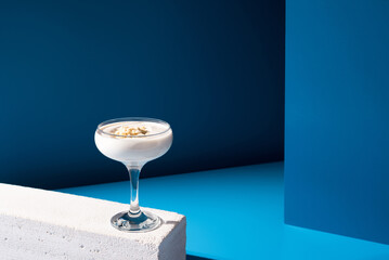 Crema de almendras, sopa española fría. Ajo blanco malagueño con almendras servido en un vaso...