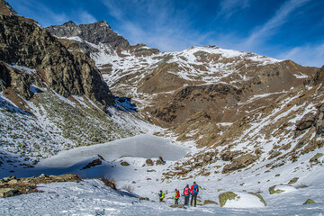 Il Monviso ed il lago Fiorenza coperto di ghiaccio