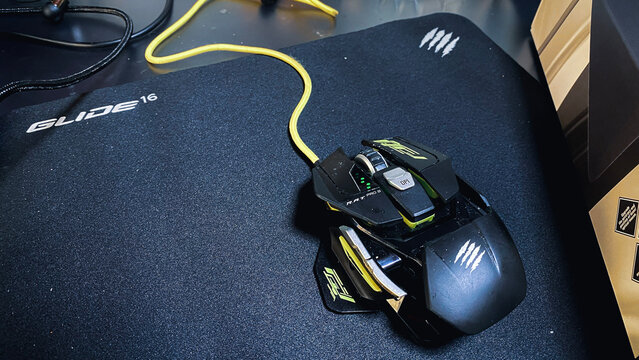 ゲーミングPC環境整備！MAD CATZのゲーミングマウス R.A.T.PRO Sとマウスパッド G.L.I.D.E. 16を購入。eスポーツ/ゲーマーの日常