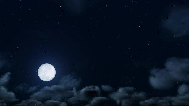 奥から手前へ雲が流れる晴れた空/月夜