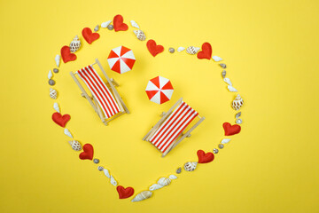Obraz premium A heart is laid out of hearts and shells on the beach 