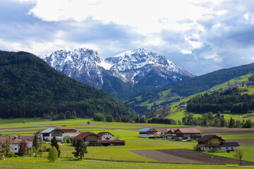 Fototapeta na wymiar spring in the Dolomites