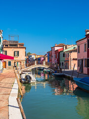 Bunte Gebäude auf der Insel Burano bei Venedig, Italien