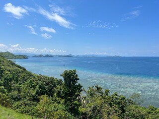 Fototapeta na wymiar インドネシア コモド国立公園 フローレス島 ラブハンバジョ 海
