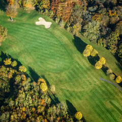vue aérienne du golf de Presles à l'automne dans le Val d'Oise en France