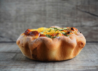 bake a julienne pie in a basket with cheese, chicken and mushrooms