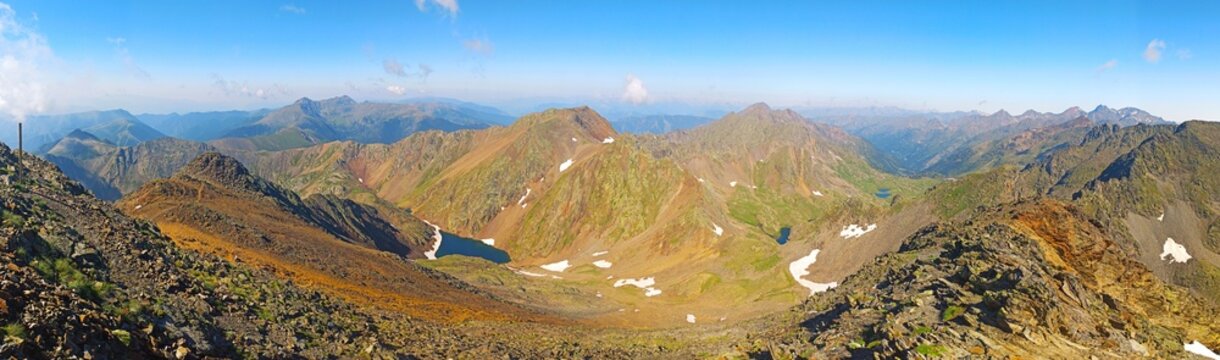 Vistas panor&aacute;micas desde lo alto del Comapedrosa (Andorra)