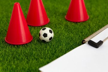 Obraz premium analysis, analyzing, attack, ball, black, board, championship, class, coach, competition, concept, drawing, education, explaining, field, football, formation, forward, game, goal, green, hand, idea, k