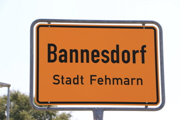 Ortsschild von Bannesdorf auf der Insel Fehmarn