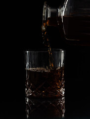 Whisky nalewana do Szklanki fotografia produktowa 