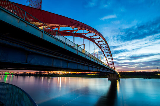 Brücke der Solidarität über den Rhein bei Duisburg