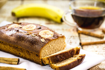 homemade sliced ​​banana bread, granola and oatmeal, vegan recipe free of eggs or milk, sweetened with cinnamon