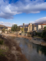 Italia, Toscana, Casentino, Arezzo, il paese di Subbiano, il Castello dell'anno 1000 e il fiume...