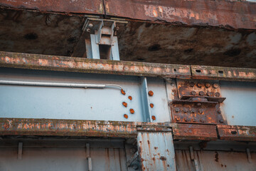 Rusty corroded steel beam in industrial area with paint falling apart. Vintage crunge style building structure rich of texture. - obrazy, fototapety, plakaty