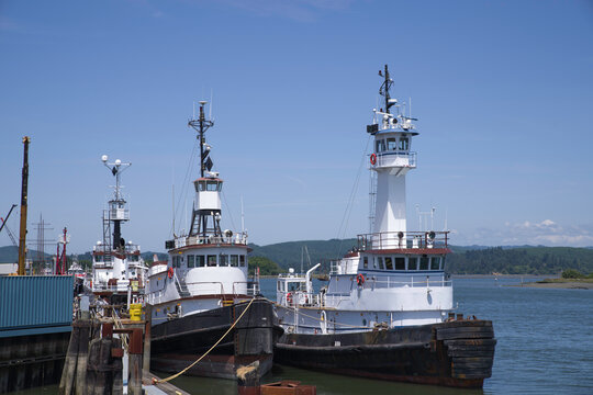Coos bay boats in harbor