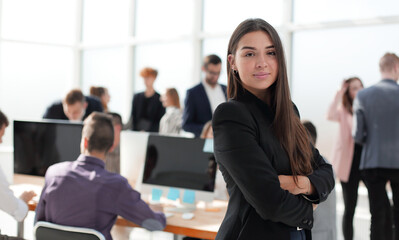 Obraz premium confident young business woman on the background of the office