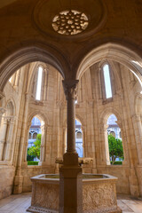 Fototapeta na wymiar Brunnen im Kreuzgang, das Kloster von Alcobaça - Portugal