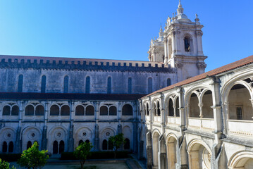 Fototapeta na wymiar Kreuzgang und Garten, Kloster Alcobaça - Portugal
