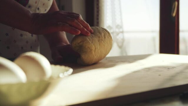 Handmade pasta - slowmotion - Spaghetti - Italy