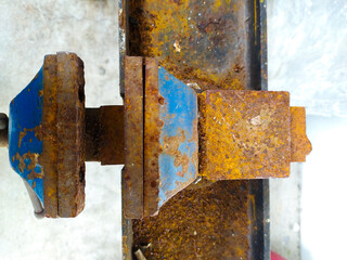 Vise is a technical tool used to clamp