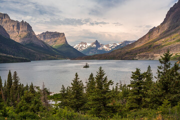 St. Mary lake and Wild Goose Island in Glacier National Park, Montana, USA