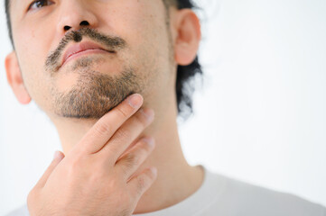 Obraz premium 顔なしで使いやすいヒゲのアップ コピースペースあり 横顔