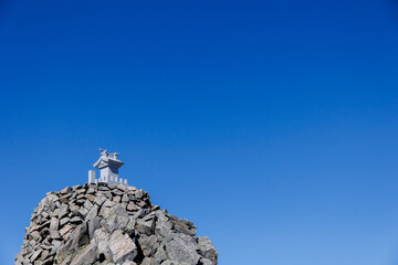 晴天に映える穂高山頂