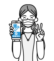 ピースサインと笑顔でワクチン接種証明の画面を表示したスマホを持つ若い女性 - マスク着用