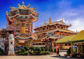 Obraz premium stunning chinese temple in thailand