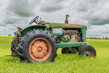 Foto op Canvas Vintage tractor abandoned on the prairies in Saskatchewan © Nancy Anderson
