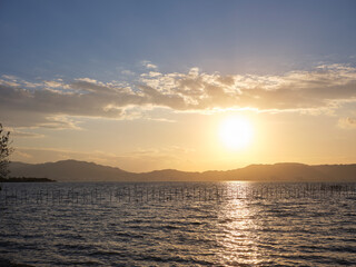 琵琶湖湖畔の夕日
