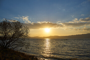 Fototapeta na wymiar 琵琶湖湖畔の夕日