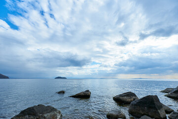 晩秋の海津大崎から見る竹生島