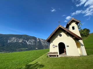 Fototapeta na wymiar 10 Kapellen Weg Gallzein Hof Gattern Wahrbühel im Bezirk Schwaz Inntal Tuxer Alpen Tirol Österreich
