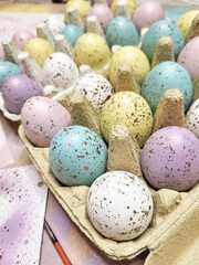 Obraz premium Hand painted pastel colored Easter eggs background. Happy Easter greeting card or invitation.