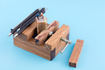 Miniature creative seal cutting art and miniature puppet work