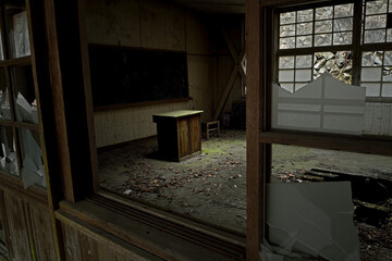 廃鉱山集落に残された小学校跡の教室