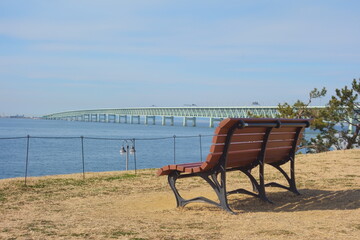 ベンチと関西国際空港連絡橋