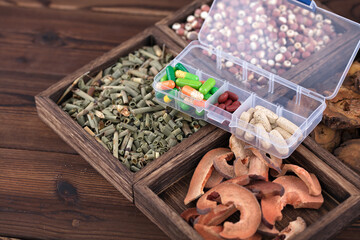 Fototapeta na wymiar Chinese herbal medicine and Western medicine pills are in the box