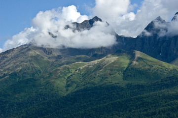 Obraz na płótnie Canvas Mountains and clouds in Palmer, Alaska