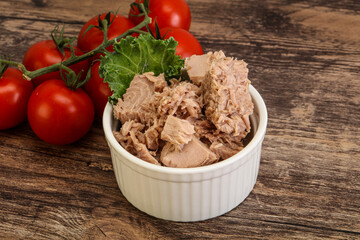 Canned tuna fillet in the bowl