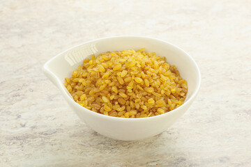 Raw bulgur in the bowl