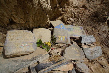 チベット・アムド地方 夏河のマニ石