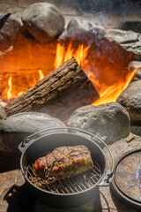 アウトドアでステーキ　Beef steak grilled outdoors at camp 