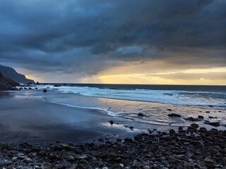 Playa Almáciga en un día nubloso (Tenerife)