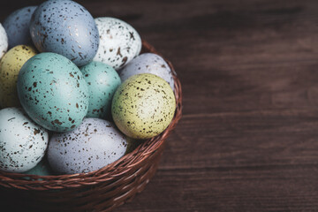 Obraz premium Hand painted pastel colored Easter eggs background. Happy Easter greeting card or invitation.