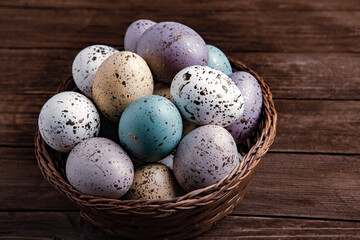 Obraz premium Hand painted pastel colored Easter eggs background. Happy Easter greeting card or invitation.