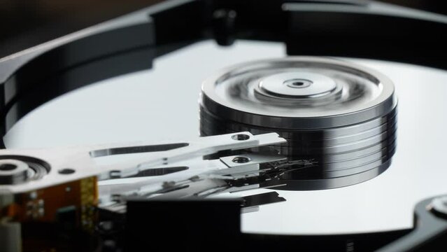 Working hard disk drive with a spinning platter. Starting and stopping HDD platter