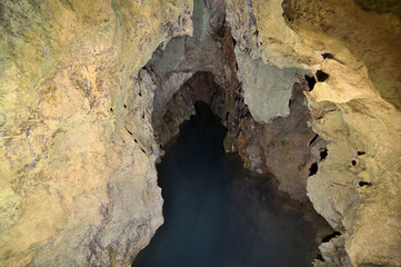 稲積水中鍾乳洞「仙人の淵」